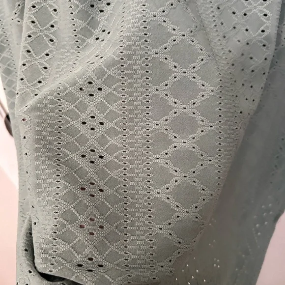 Green Boxy Cuffed Sleeve T-Shirt Eyelet Design - Picture 5 of 8